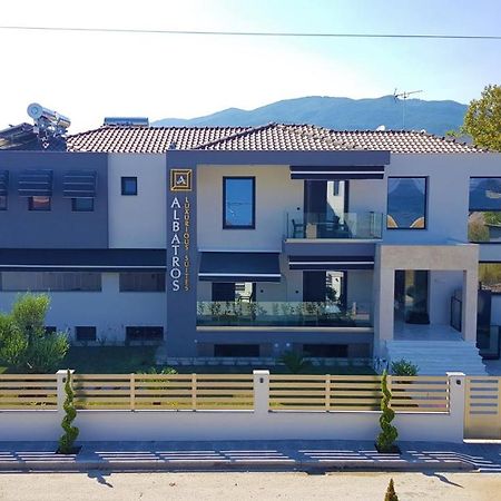 Albatros Luxury Suites Nea Vrasna Bagian luar foto