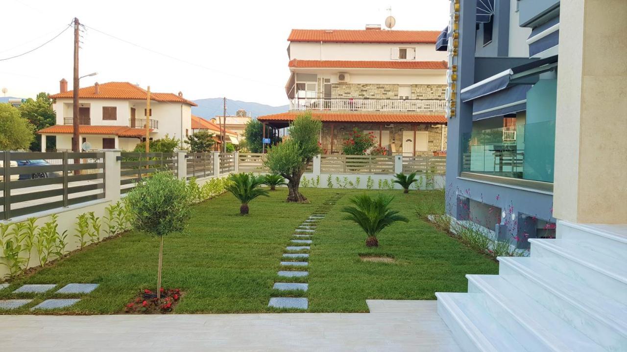 Albatros Luxury Suites Nea Vrasna Bagian luar foto