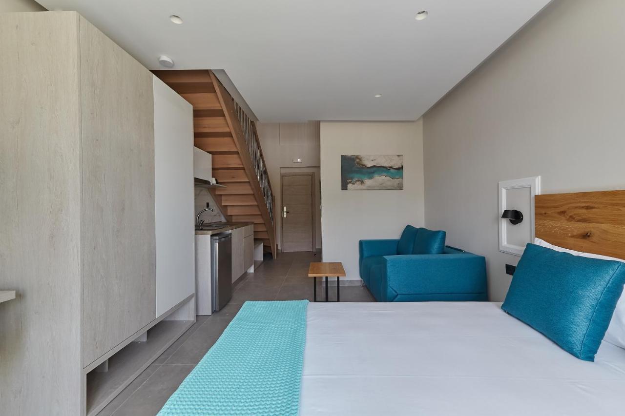 Albatros Luxury Suites Nea Vrasna Bagian luar foto