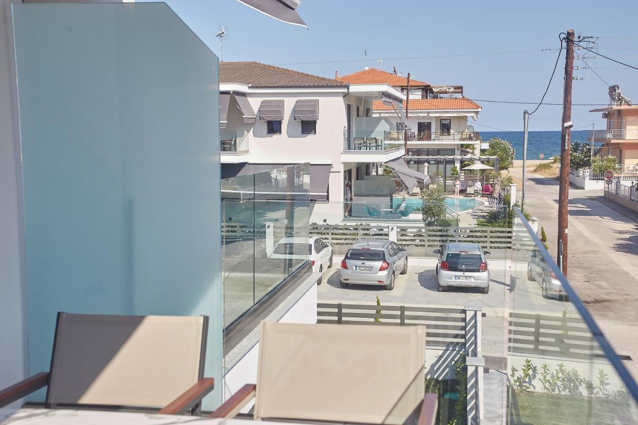 Albatros Luxury Suites Nea Vrasna Bagian luar foto