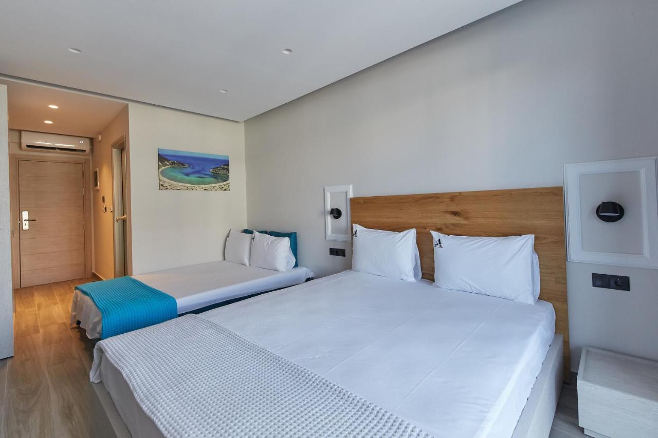 Albatros Luxury Suites Nea Vrasna Bagian luar foto