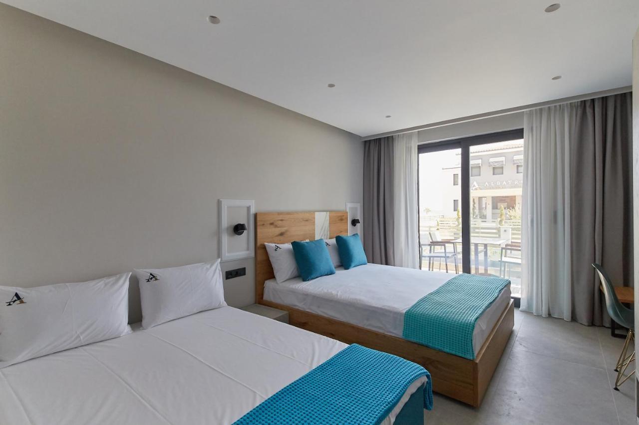 Albatros Luxury Suites Nea Vrasna Bagian luar foto