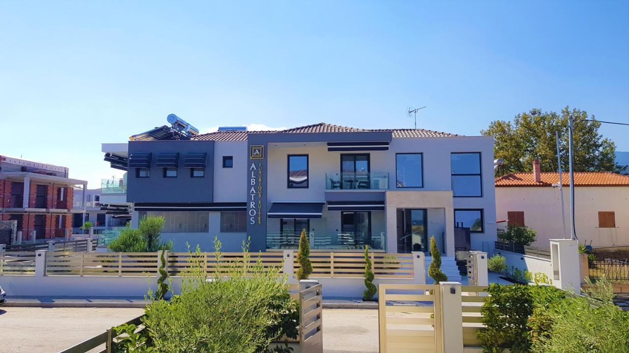 Albatros Luxury Suites Nea Vrasna Bagian luar foto