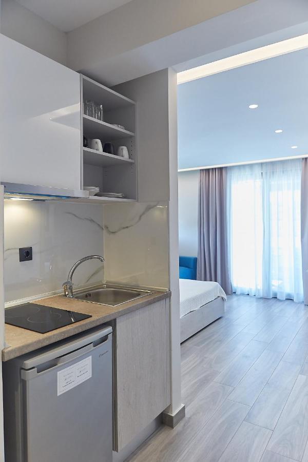 Albatros Luxury Suites Nea Vrasna Bagian luar foto